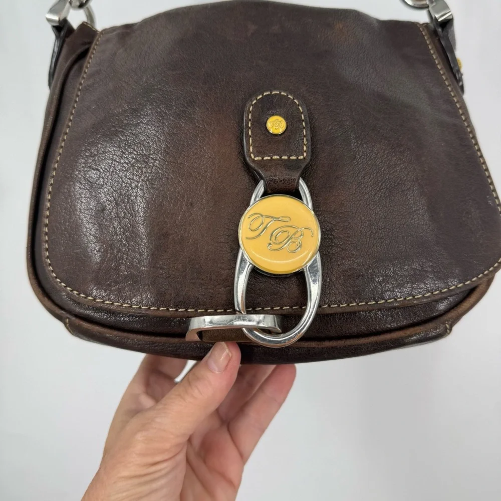 Ted Baker leather shoulder bag w/silver hardware and a lobster clasp closure